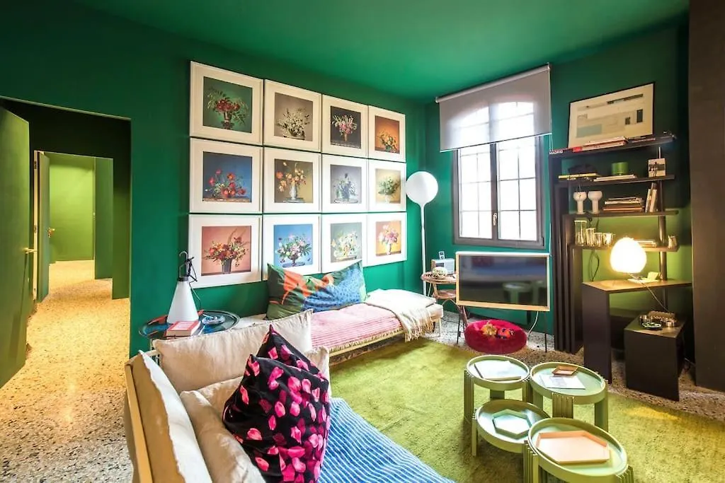 Ca\' Dei Colori Design Apartment contacts